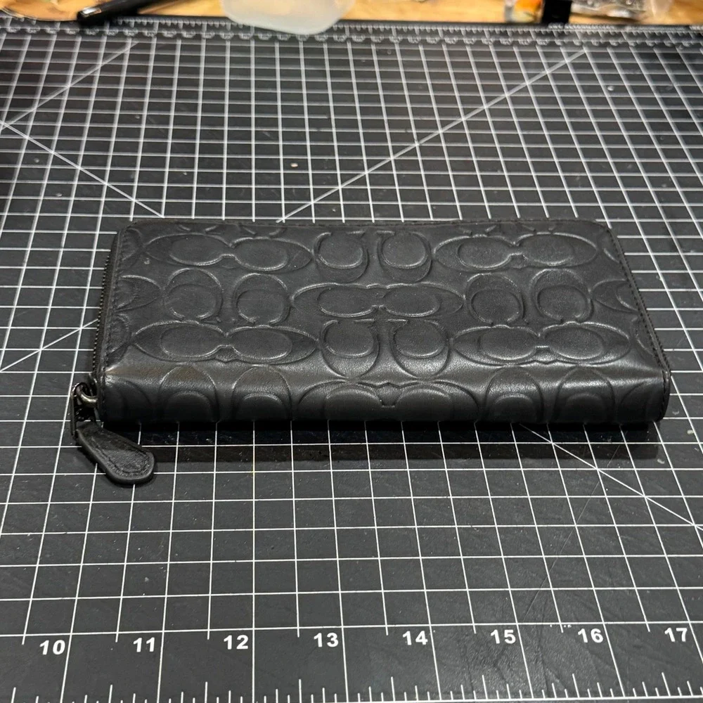 Coach Accordion Zip Wallet Black Signature Debossed‎ Leather Long Clutch Wallet